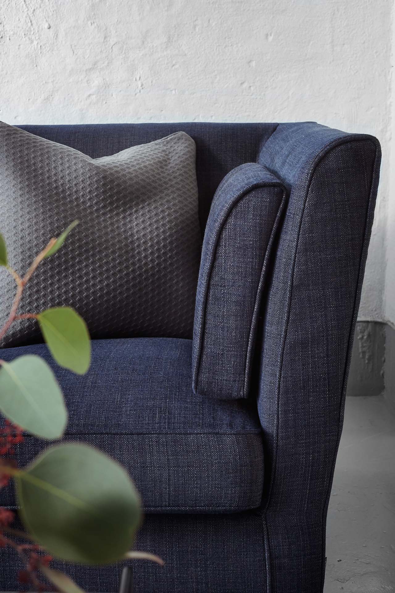 1535377038_Edith_with_piping_Matiss_Dark_Blue_detail_MATISS_copia