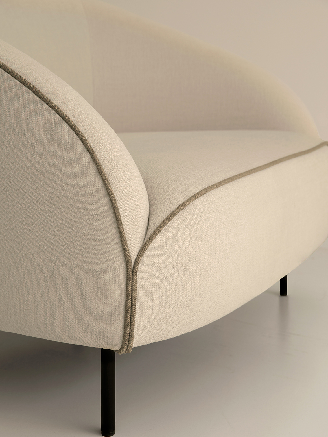 1635412339_noah_sofa-25